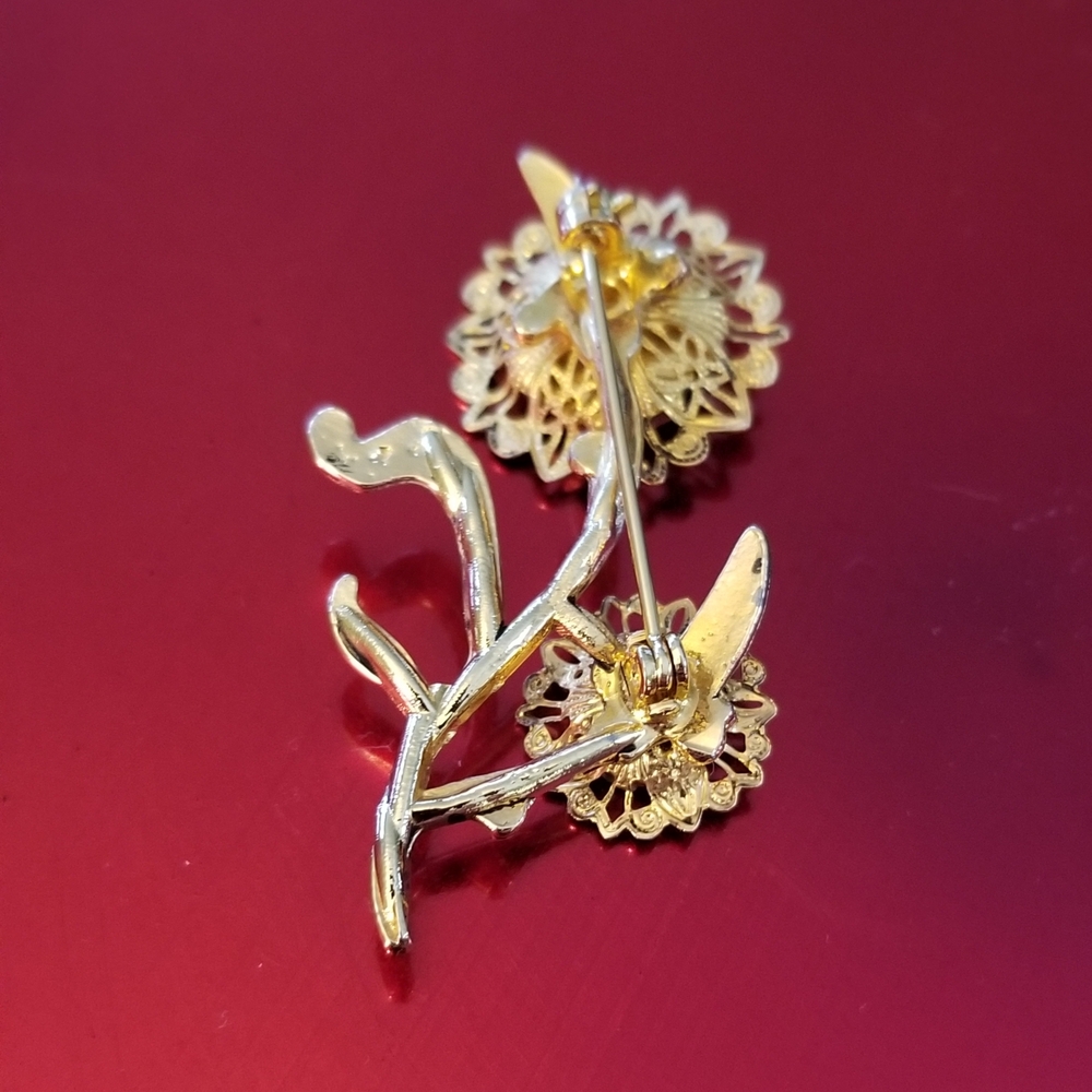 Gold and Green Floral Brooch - Picture 2 of 3
